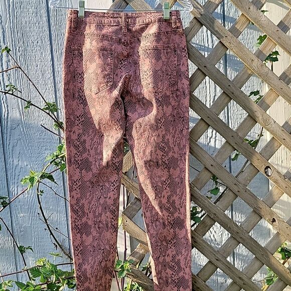 🦋 EASEL Distressed Skinny Jeans ANIMAL print size S (26) Jr's. - Picture 9 of 14